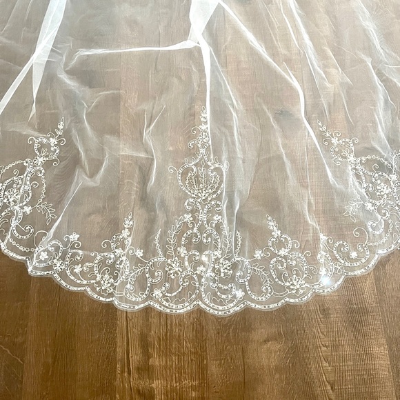 One tier Cathedral length embroidered wedding veil - Picture 5 of 6